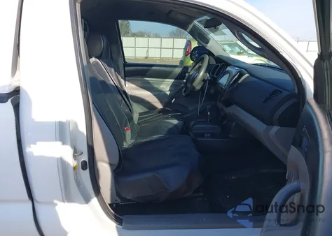 2014 Toyota Tacoma z USA, uszkodzony, nr VIN 5TFNX4CN4EX039513